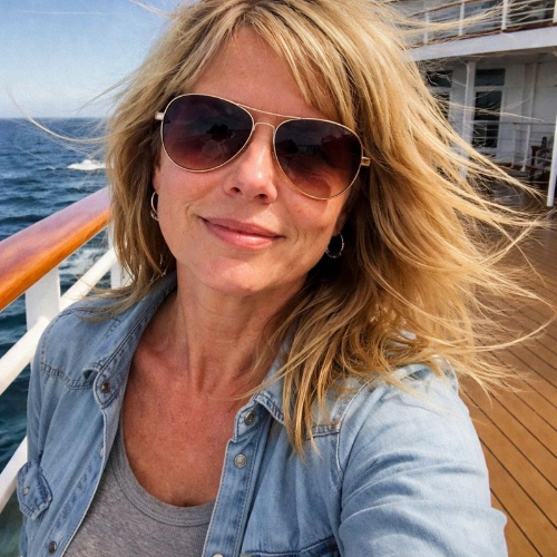 selfie of lady on cruise ship